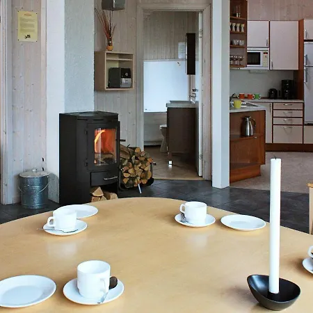 Four-bedroom Holiday In 6 *